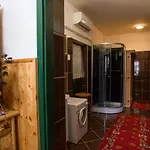 B&B Piros Ponty Panzio