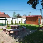 Piros Ponty Panzio 4*