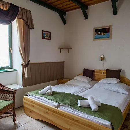 Piros Ponty Panzio Bed & Breakfast