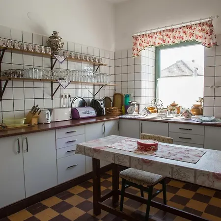 Piros Ponty Panzio 4* Poroszló