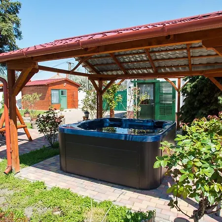 Couette-café Piros Ponty Panzio 4*