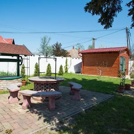 Piros Ponty Panzio 4*