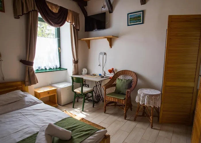 B&B Piros Ponty Panzio