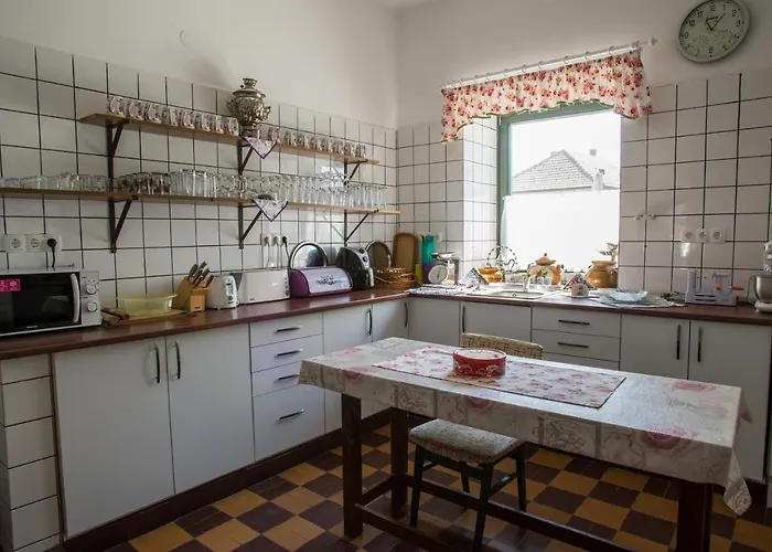 Piros Ponty Panzio 4* Poroszló