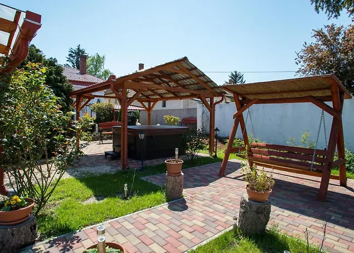 B&B Piros Ponty Panzio 4*